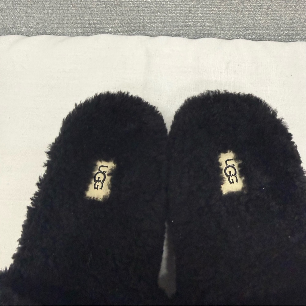 UGG Women's Cozette Black Slide
Sandals Slippers - Picture 5 of 7